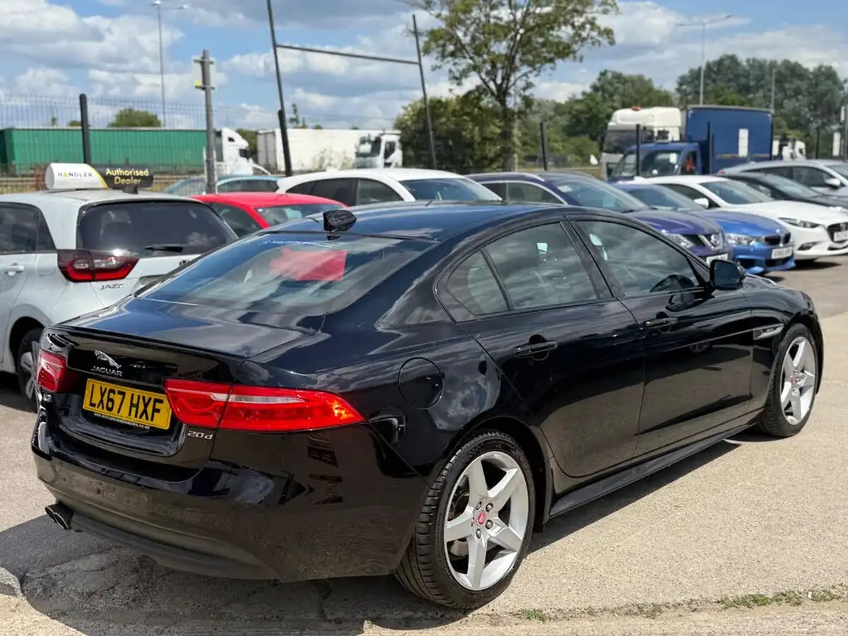 2017-jaguar-xe-20d-r-sport-180ps-ss-1999cc-auto-big-11