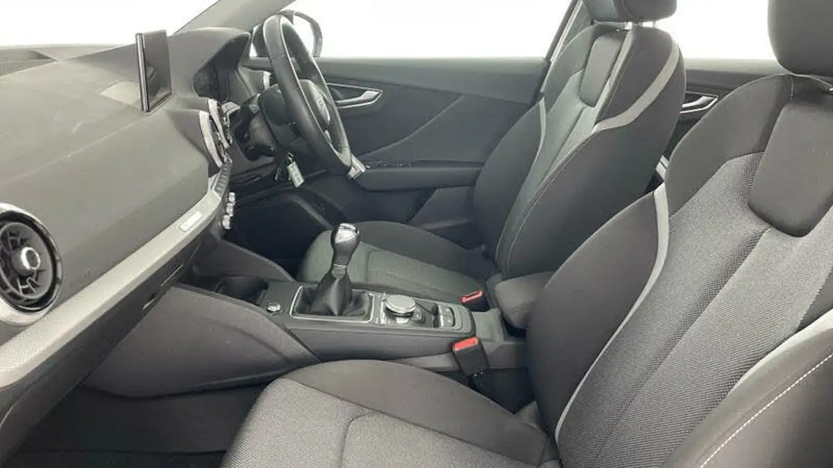 2022-audi-q2-10-30-tfsi-sport-big-39