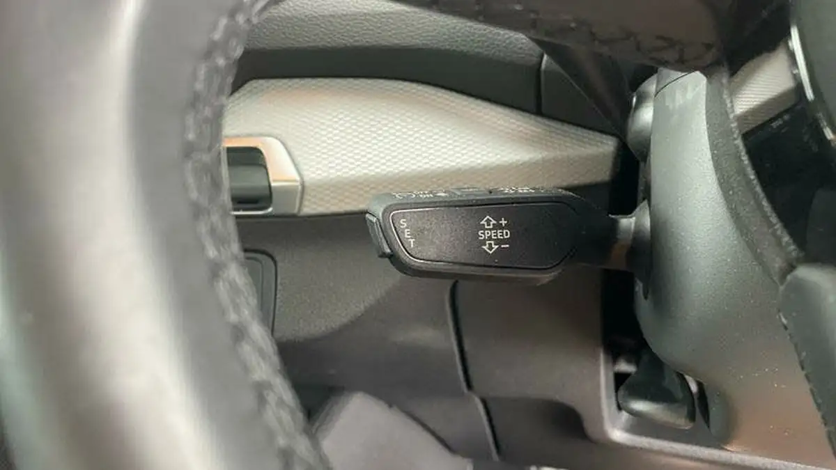 2022-audi-q2-10-30-tfsi-sport-big-11