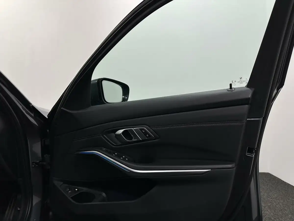 2021-bmw-3-series-20-330e-m-sport-touring-5d-big-31