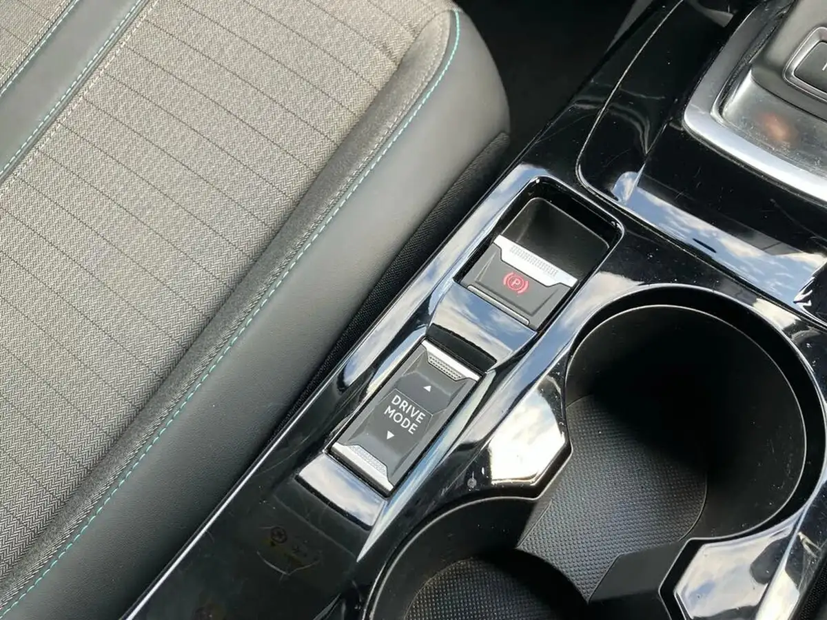 2022-peugeot-2008-suv-12-puretech-allure-premium-130bhp-eat8-big-56