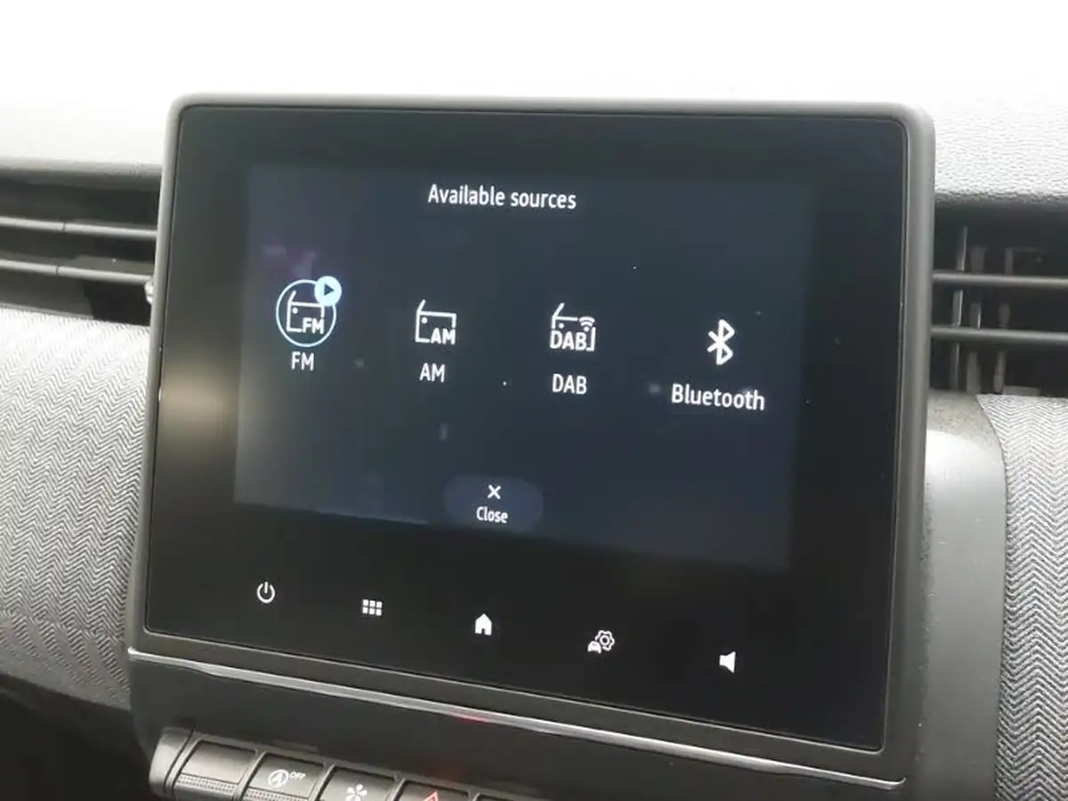 2024-renault-clio-10-tce-techno-big-14