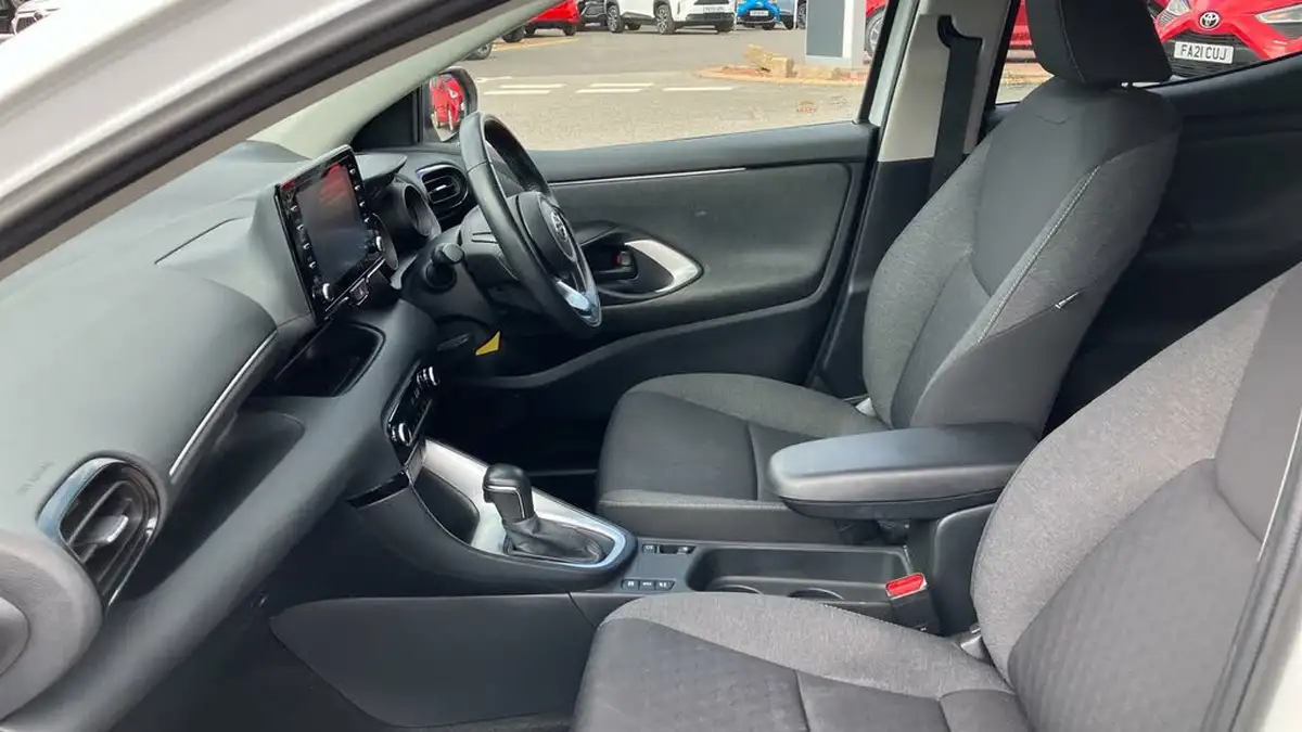 2021-toyota-yaris-15-vvt-i-design-big-9