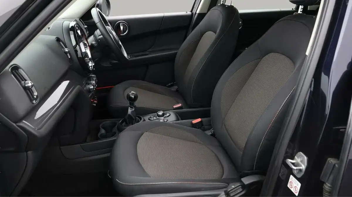 2021-mini-countryman-15-cooper-classic-big-14