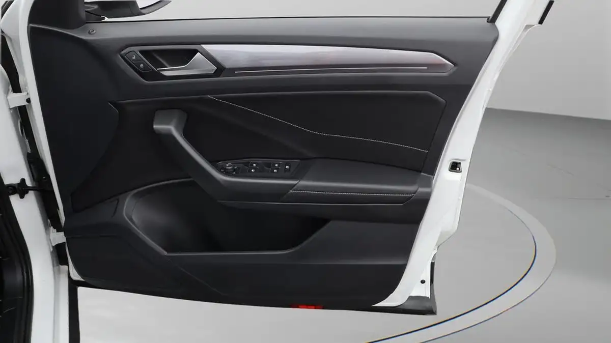 2023-volkswagen-t-roc-15-tsi-style-hatchback-5d-big-15