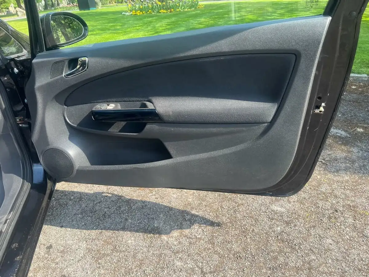 2008-vauxhall-corsa-12-sxi-3d-big-19