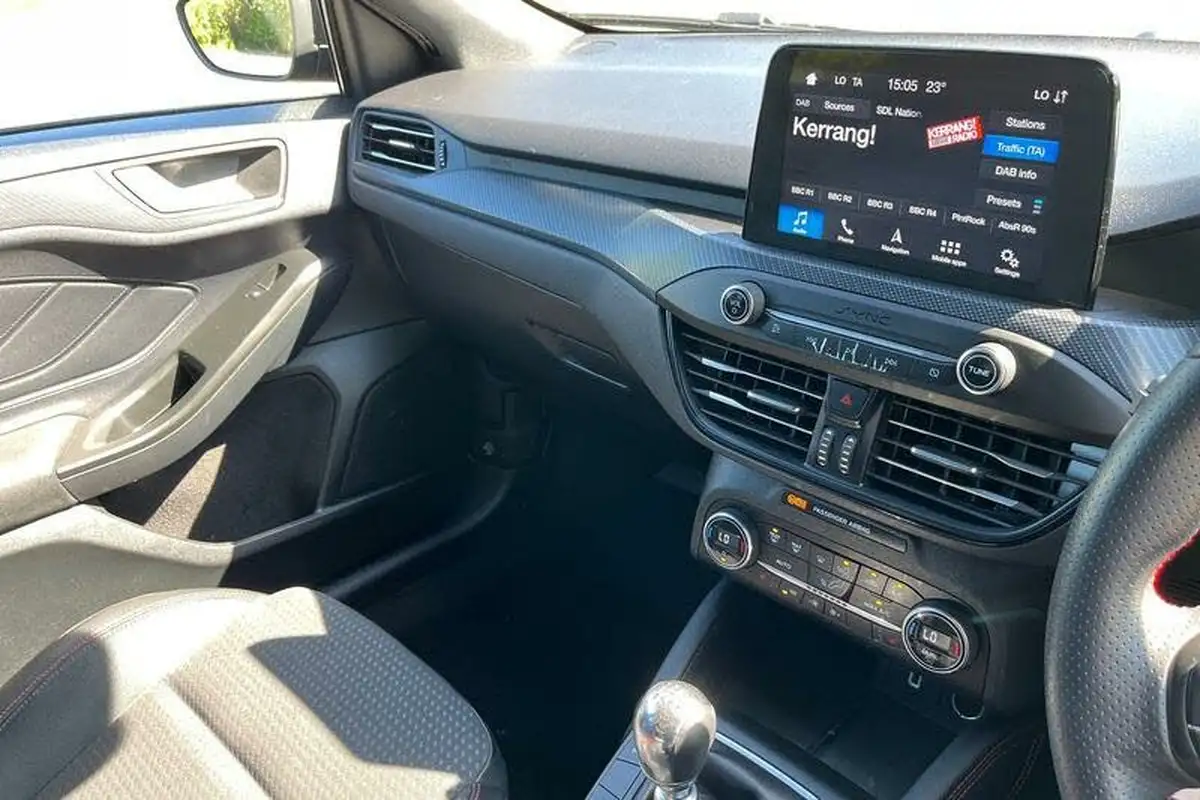 2018-ford-focus-10t-st-line-x-125ps-hatchback-big-22
