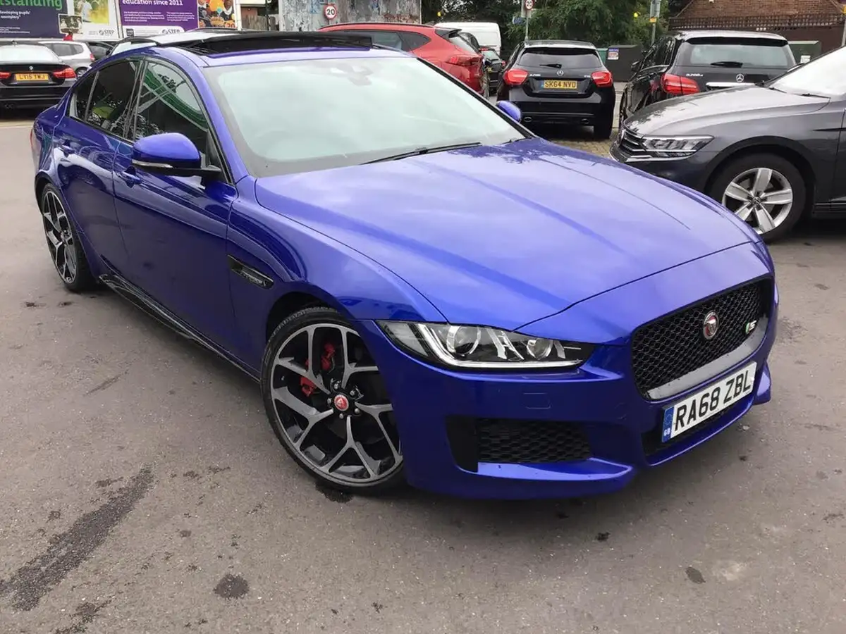 2019-jaguar-xe-30i-v6-sc-s-big-0