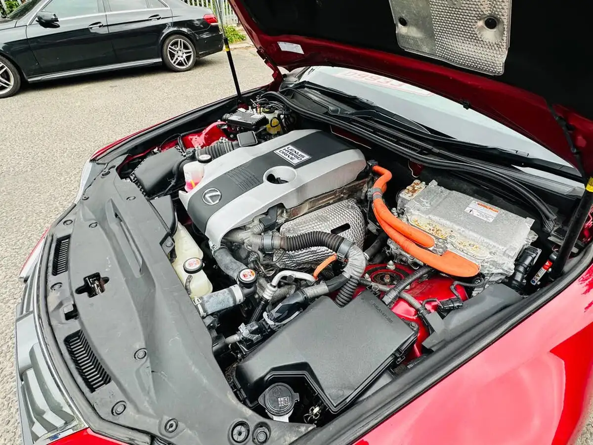 2017-lexus-is-300h-25-advance-big-43