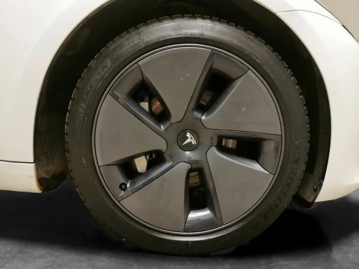 2021-tesla-model-3-e-long-range-awd-big-30