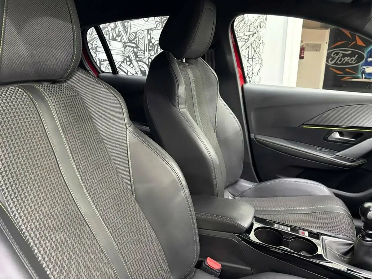 2022-peugeot-208-12-puretech-gt-100ps-big-24