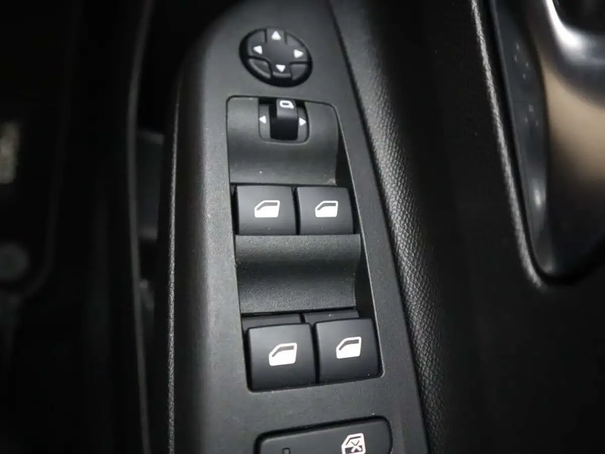 2021-vauxhall-corsa-12i-se-big-33