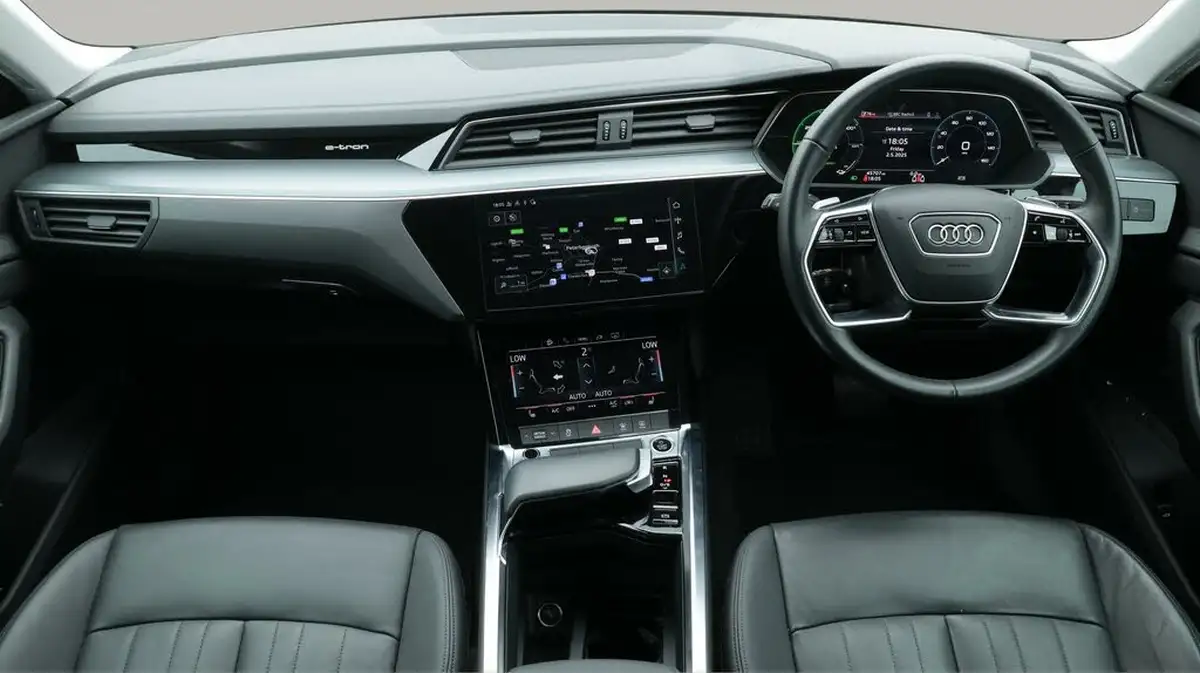 2022-audi-e-tron-50e-technik-sportback-big-13