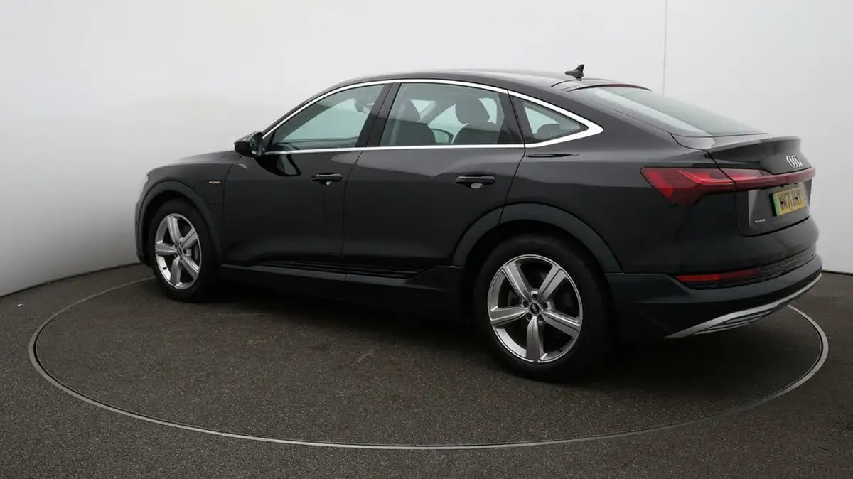 2022-audi-e-tron-50e-technik-sportback-big-37
