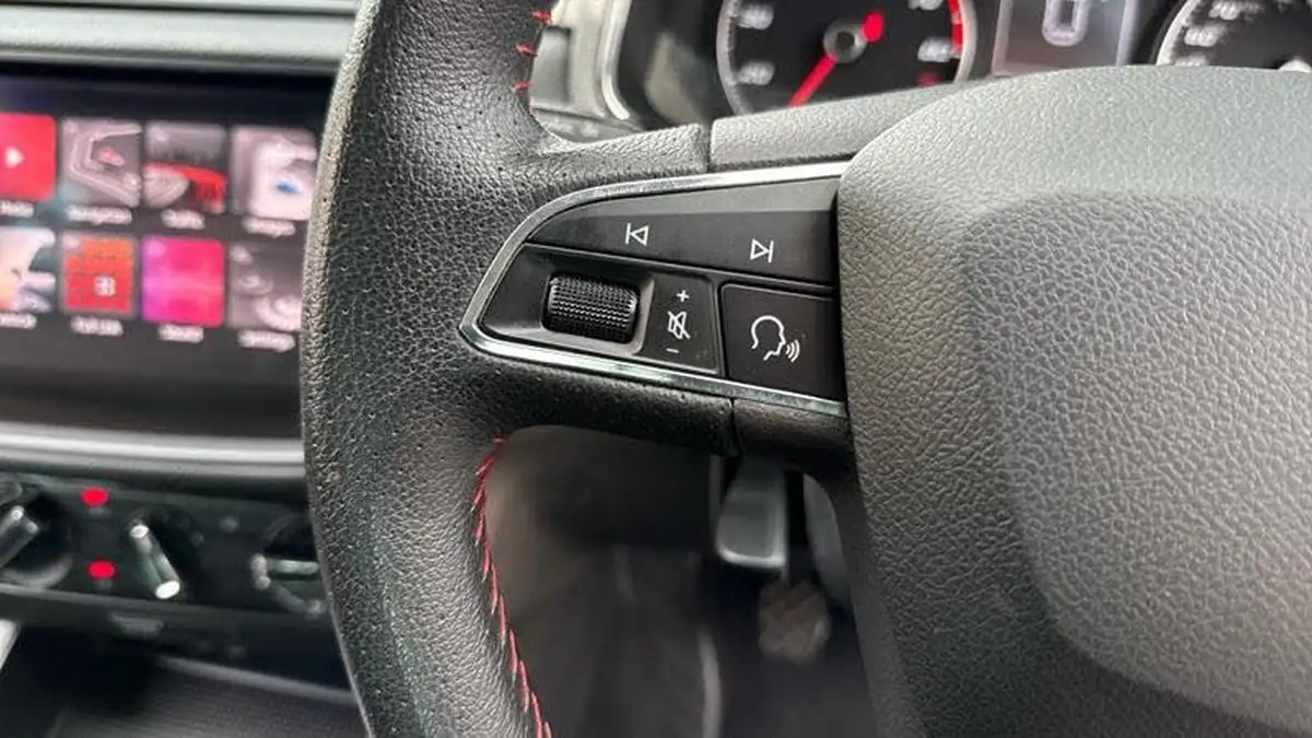 2019-seat-ibiza-10-mpi-fr-big-19