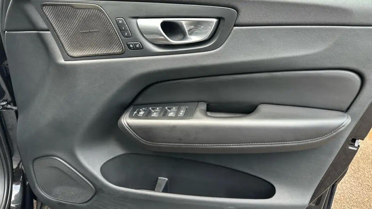 2023-volvo-xc60-20td-b4-plus-big-28