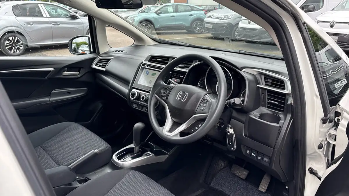 2019-honda-jazz-13-i-vtec-se-navi-cvt-big-10