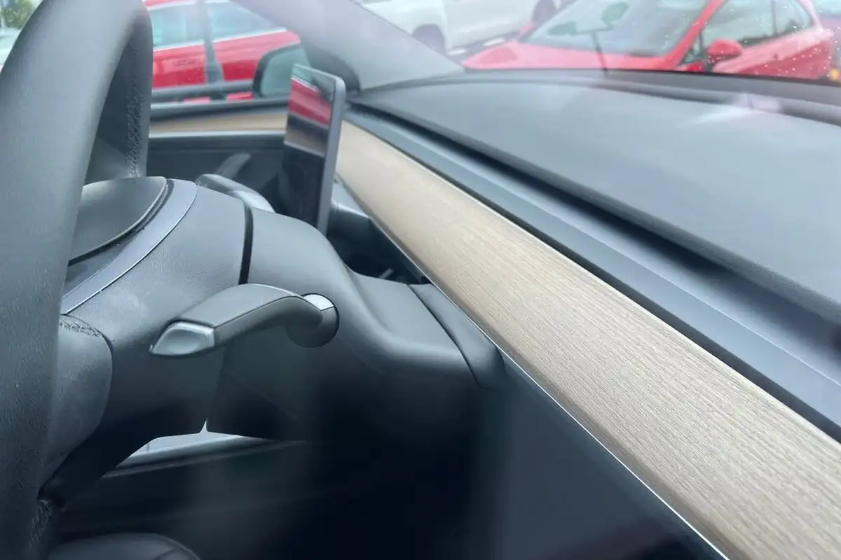 2022-tesla-model-y-e-long-range-big-30