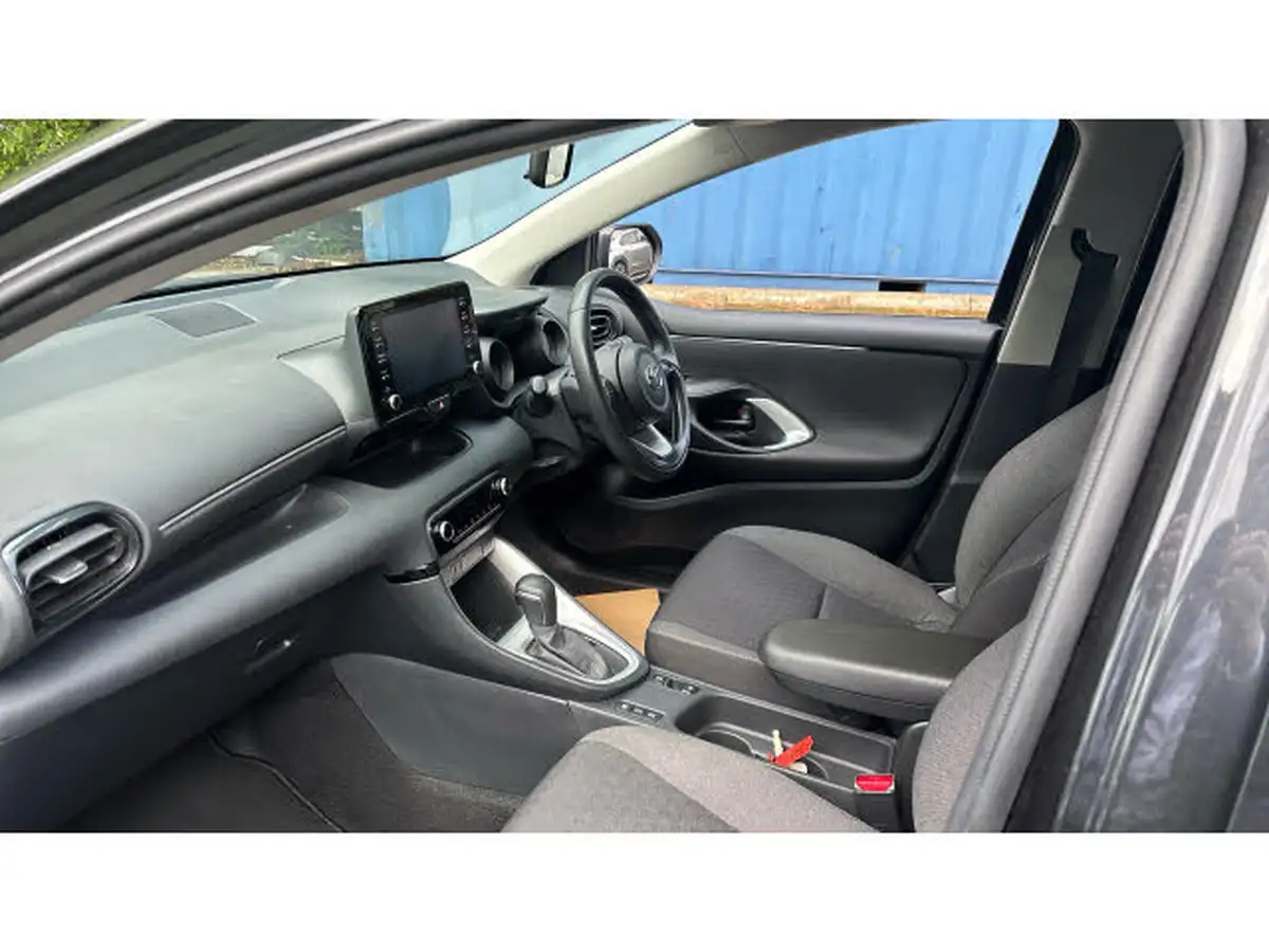 2023-toyota-yaris-15-vvt-i-design-big-9