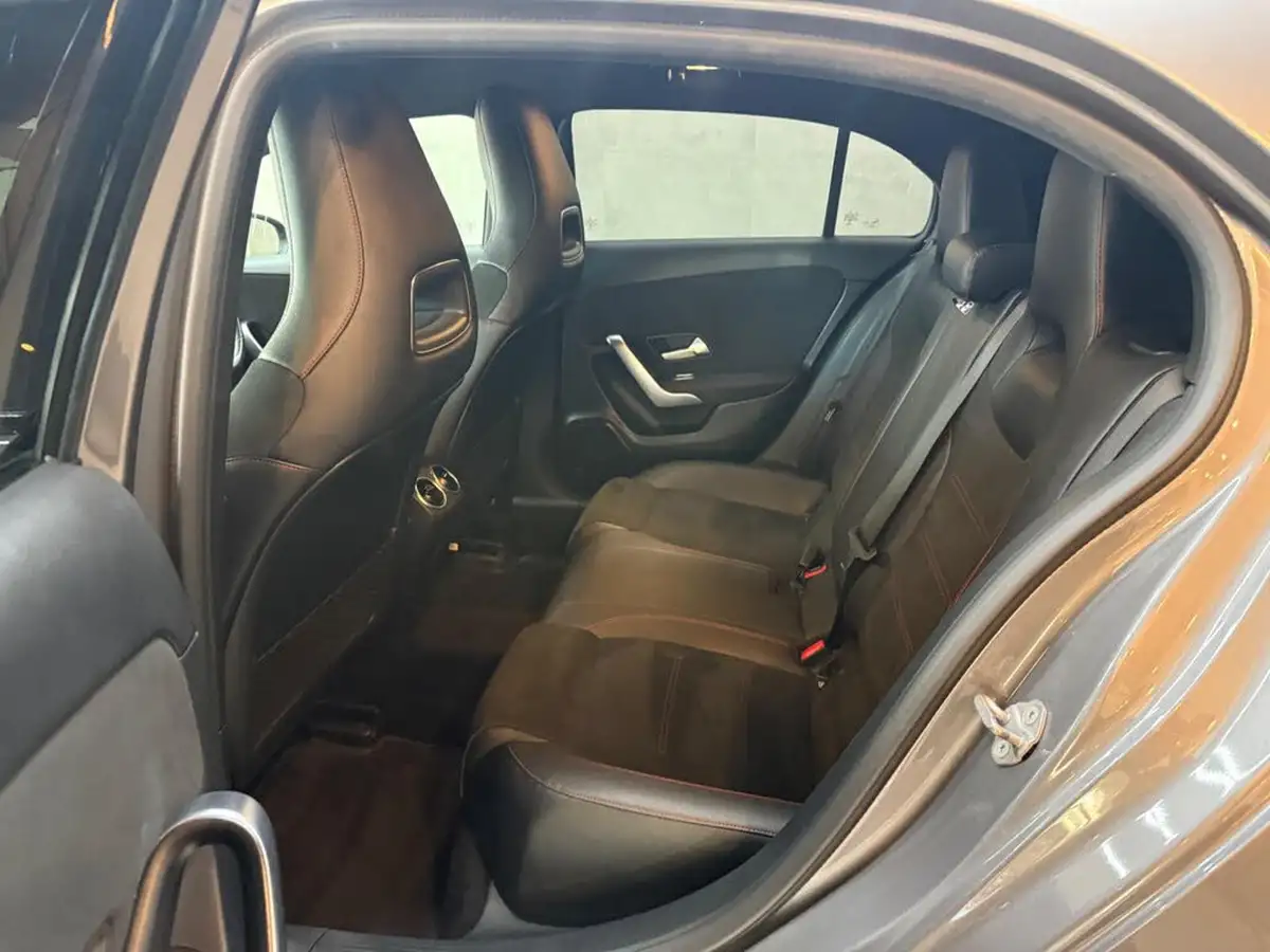 2018-mercedes-benz-a-class-15d-a180d-amg-line-116ps-ss-hatchback-5d-7g-dct-big-14