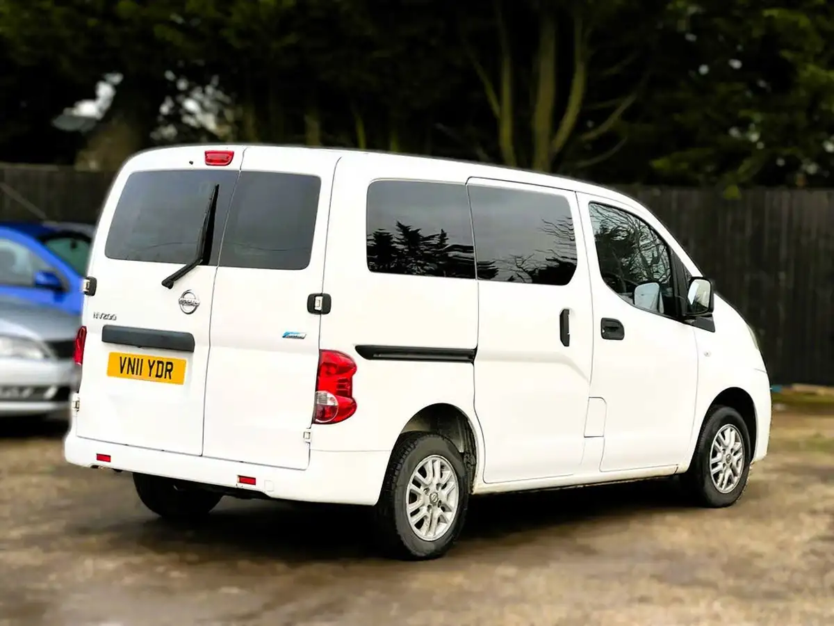 2011-nissan-nv200-15td-se-85bhpeuro-5-combi-5seater-big-16