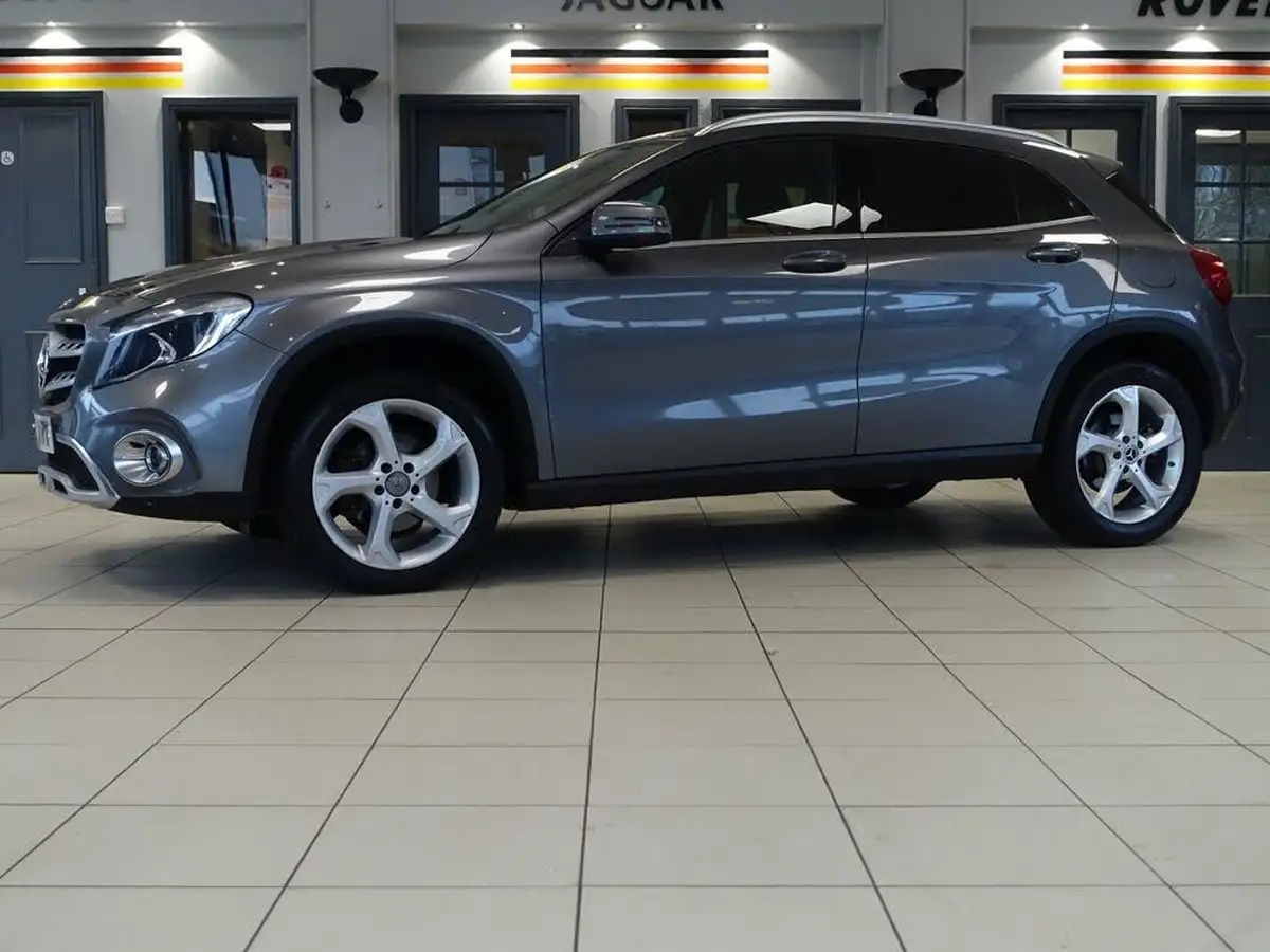 2017-mercedes-benz-gla-class-16-gla-200-sport-big-10
