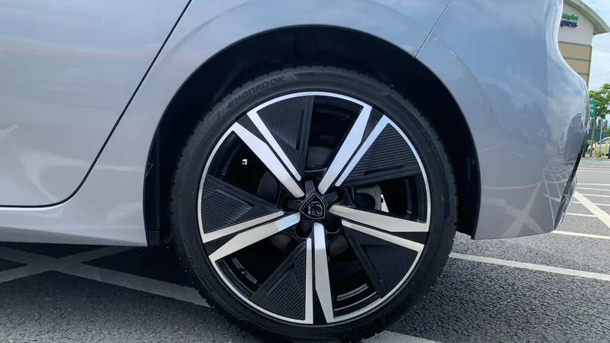 2024-peugeot-308-12-puretech-gt-130ps-ss-eat8-big-14