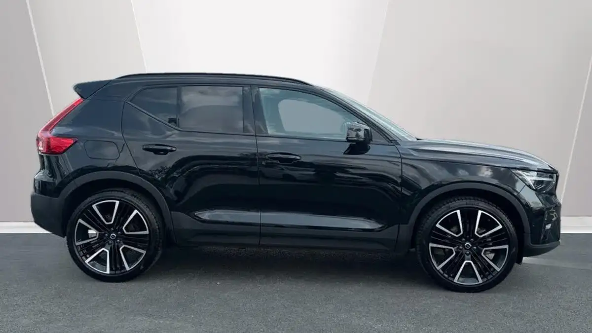 2024-volvo-xc40-20-b4-ultra-bright-big-2