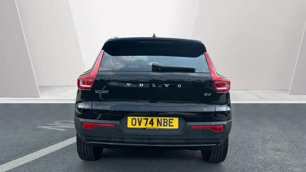 2024-volvo-xc40-20-b4-ultra-bright-big-6