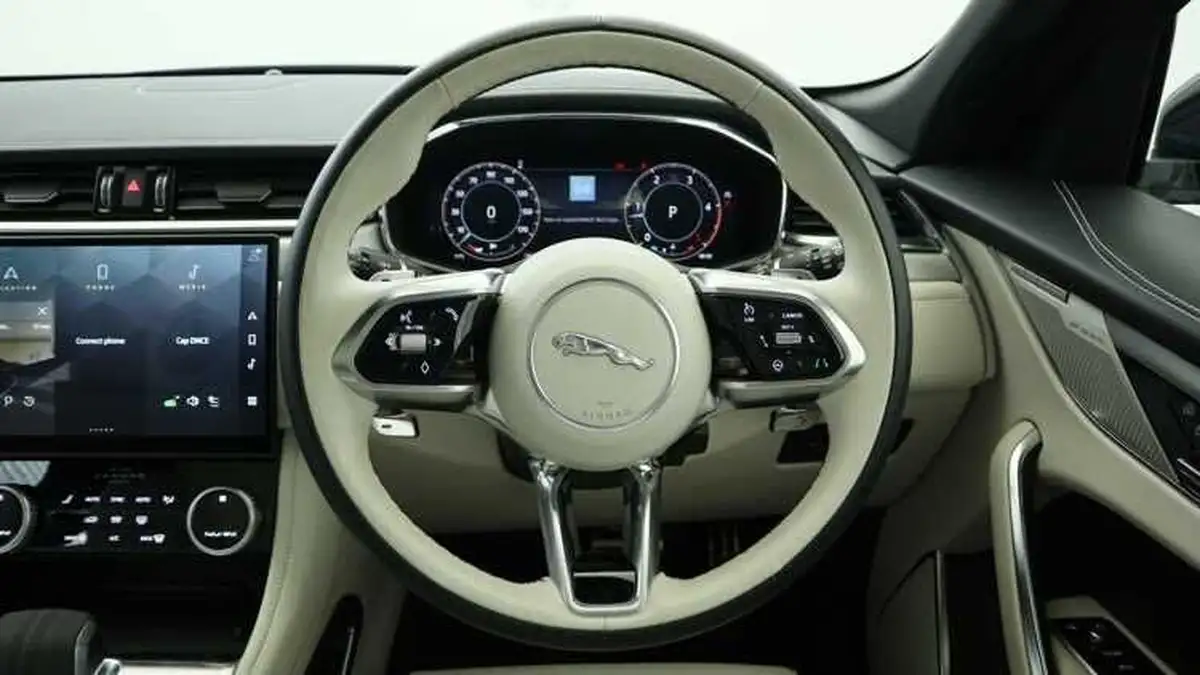 2023-jaguar-f-pace-20-d200-r-dynamic-se-black-big-14