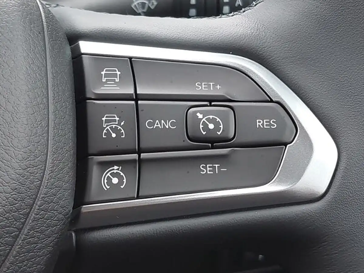 2025-jeep-compass-15-summit-big-18
