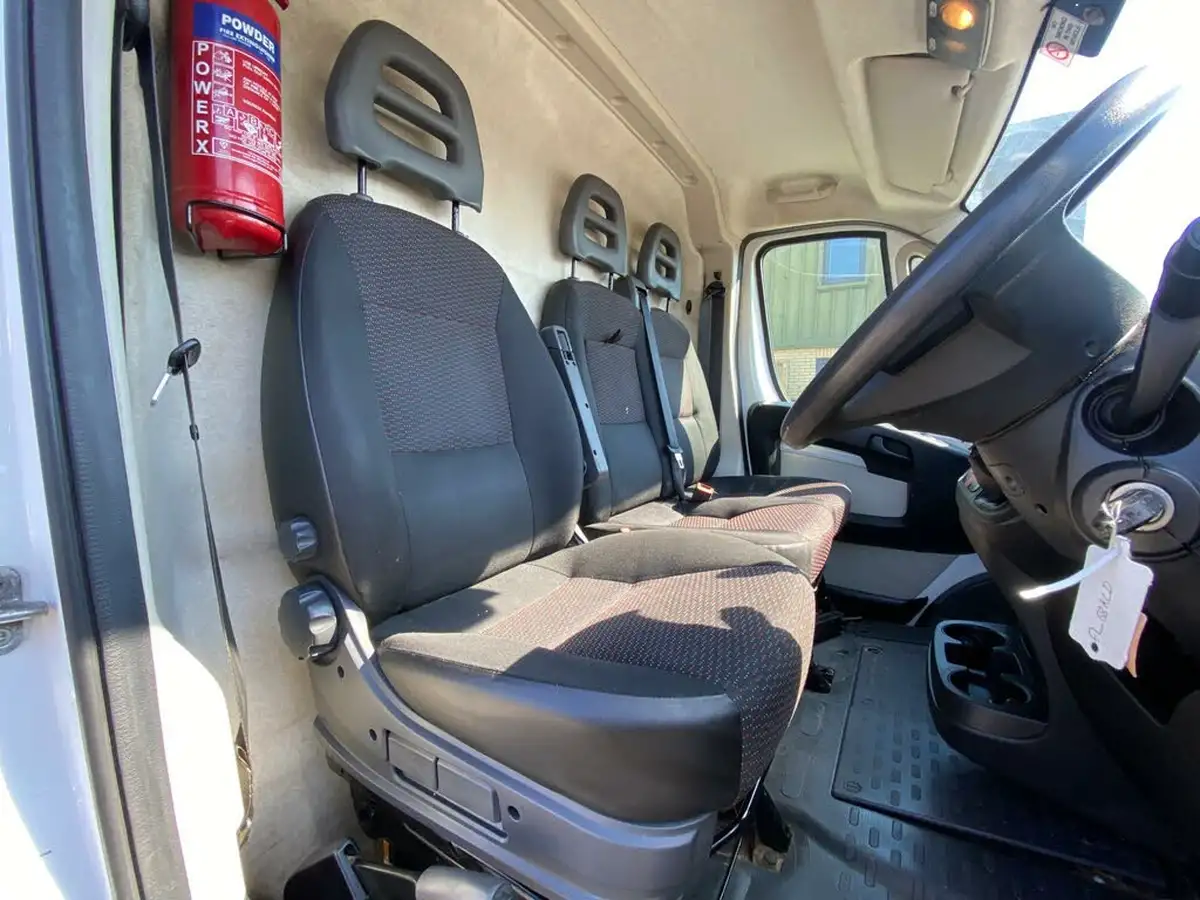2018-peugeot-boxer-20-bluehdi-professional-335-l3-h2-big-27
