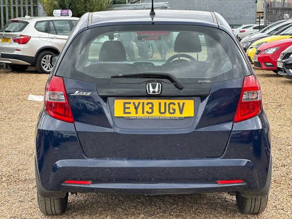 2013-honda-jazz-14-es-cvt-big-6