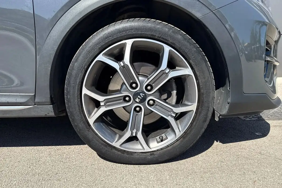 2021-kia-ceed-15-t-gdi-3-hatchback-dct-big-10