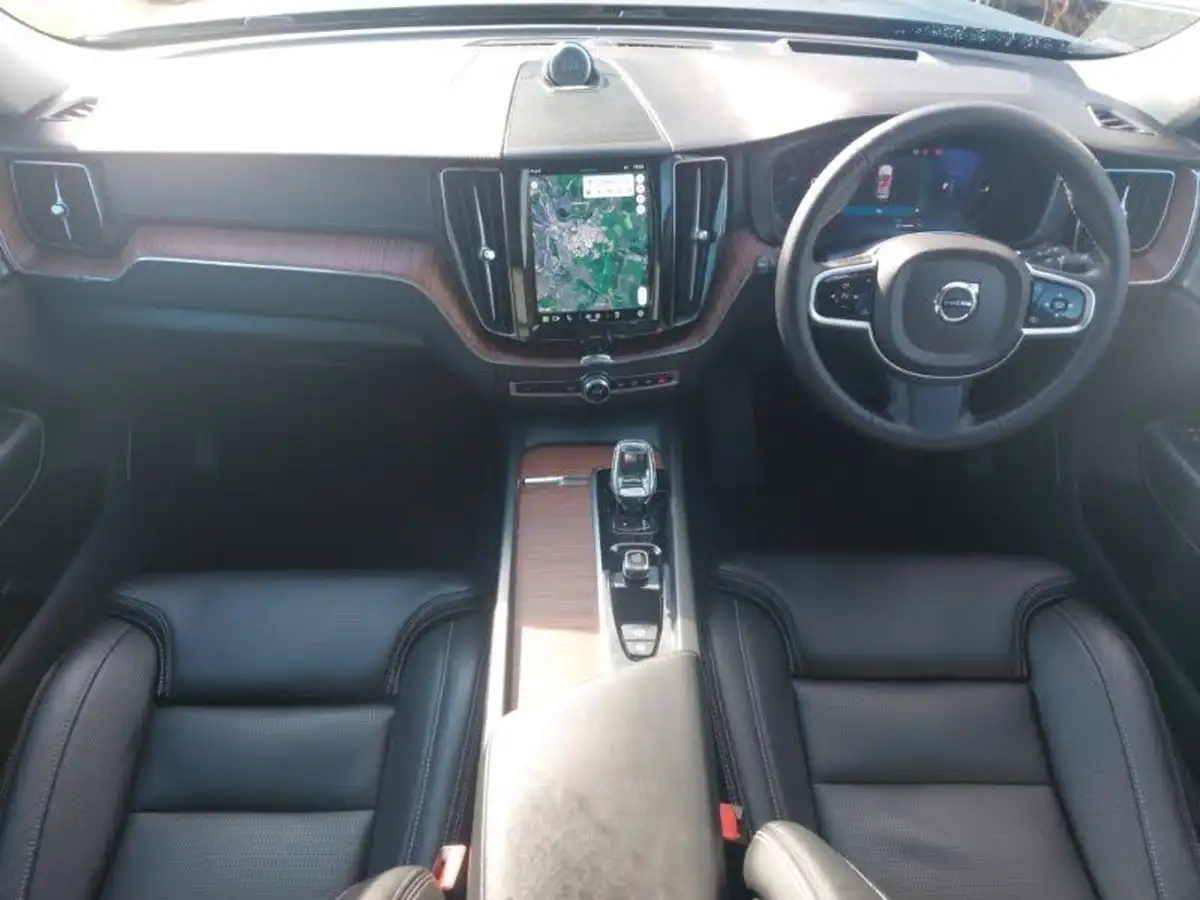 2024-volvo-xc60-20-t8-ultimate-dark-big-2