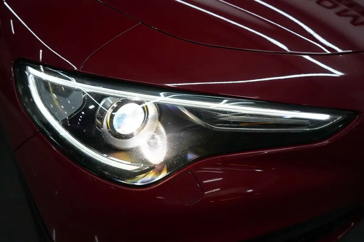 2017-alfa-romeo-stelvio-22td-milano-big-9