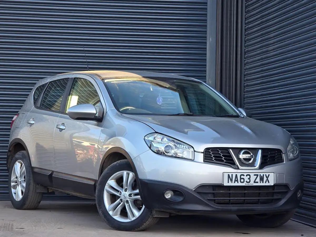2013-nissan-qashqai-15td-acenta-big-1