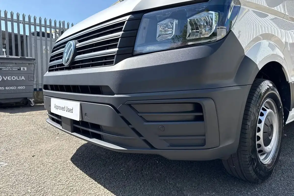 2024-volkswagen-crafter-20tdi-cr35-mwb-commerce-140pseu6d-panel-van-big-30