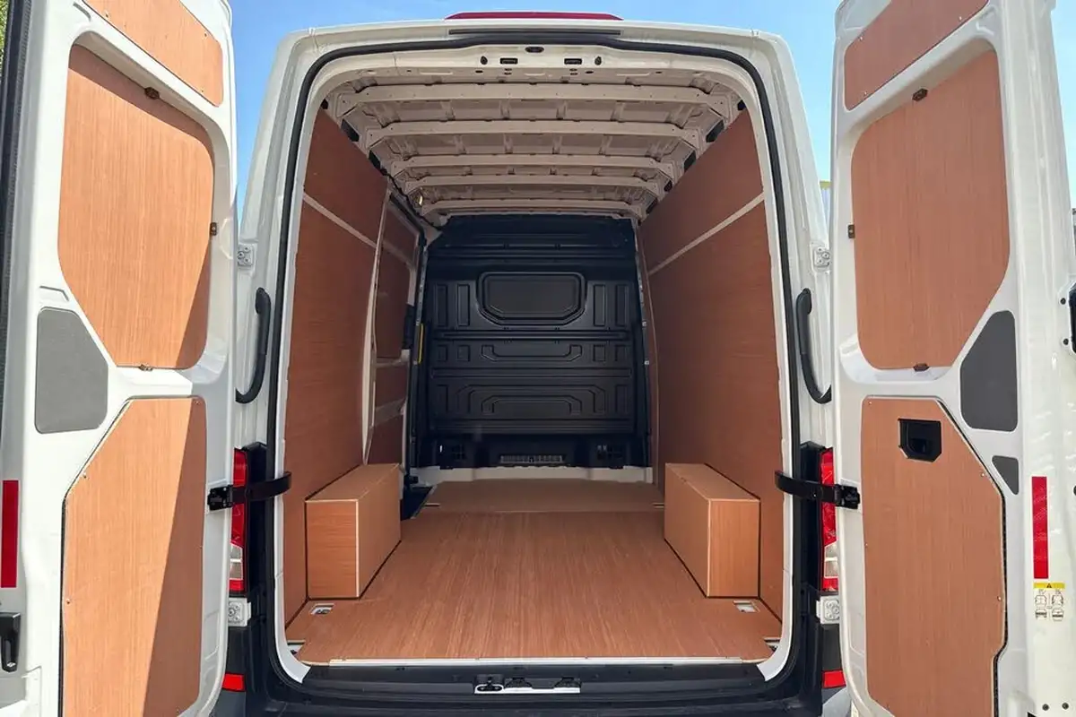 2024-volkswagen-crafter-20tdi-cr35-mwb-commerce-140pseu6d-panel-van-big-6
