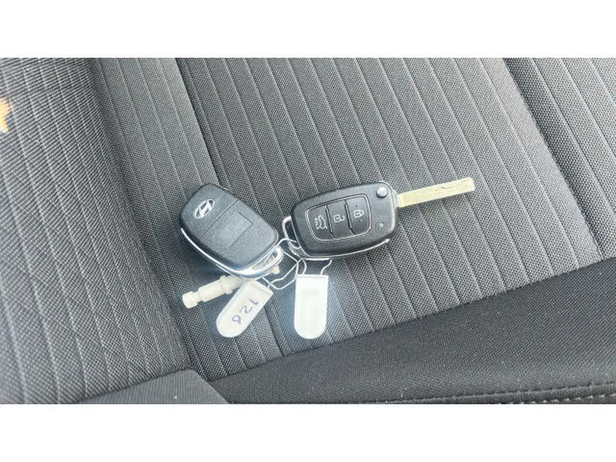 2022-hyundai-i20-10-t-gdi-se-connect-eclutch-imt-big-19