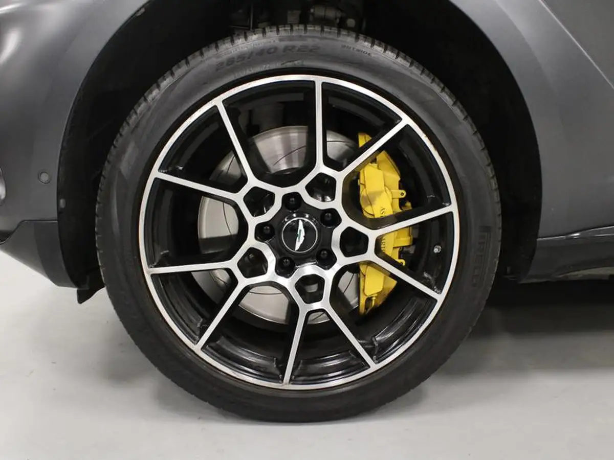 2022-aston-martin-dbx-40-v8-big-2