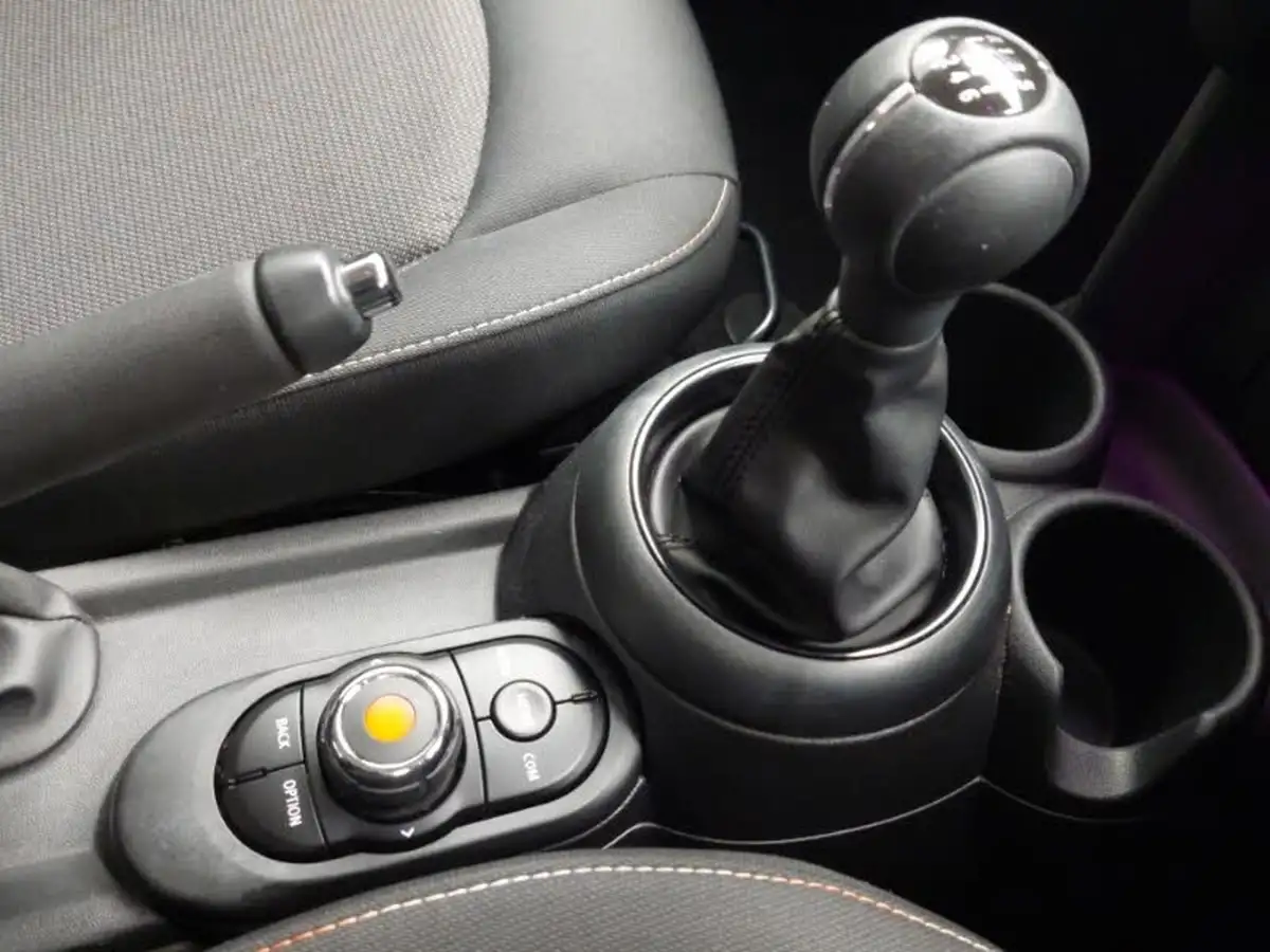 2019-mini-cooper-15-cooper-classic-hatchback-5d-big-15
