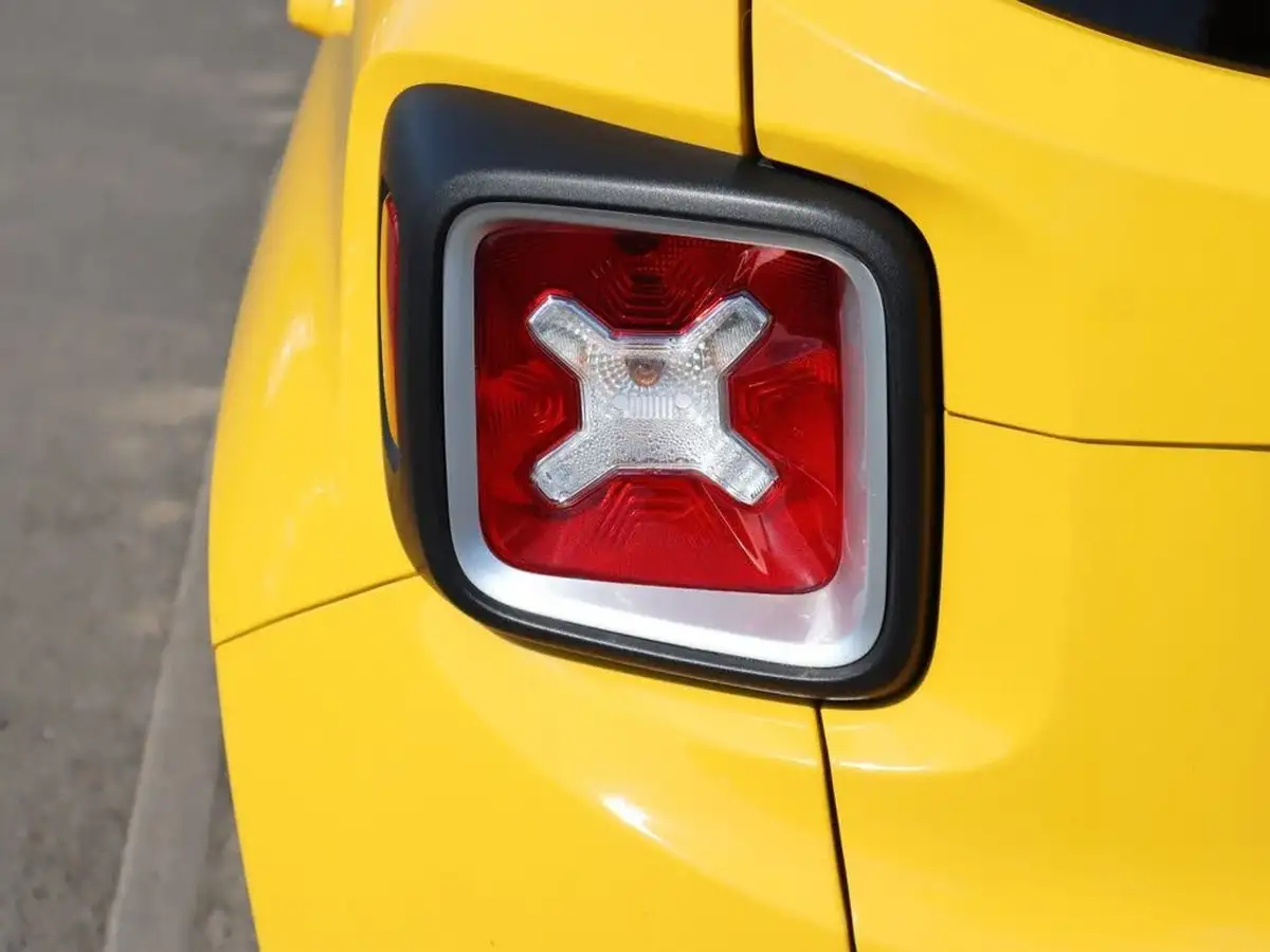 2015-jeep-renegade-20td-limited-auto-big-18