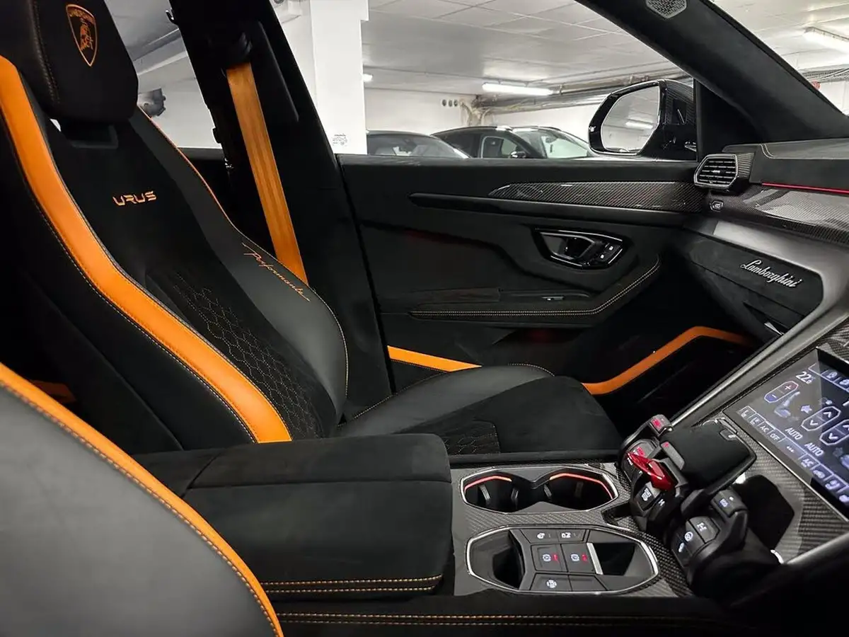 2023-lamborghini-urus-40-no-trim-big-37