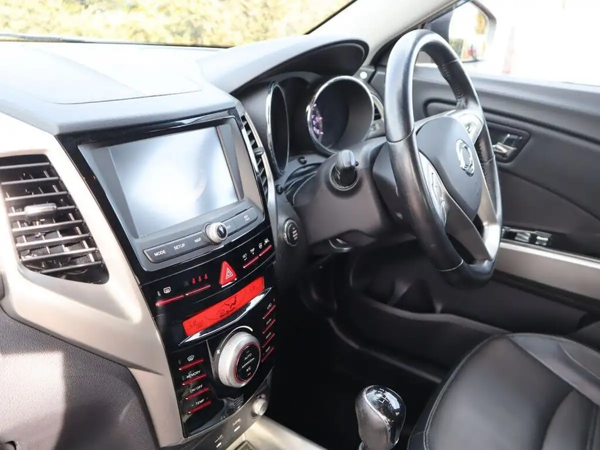 2017-kgm-ssangyong-tivoli-16-elx-big-26