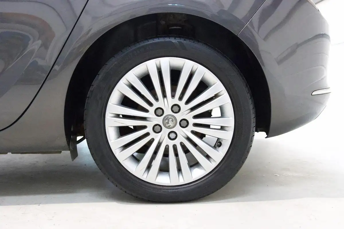 2013-vauxhall-astra-14-energy-big-26