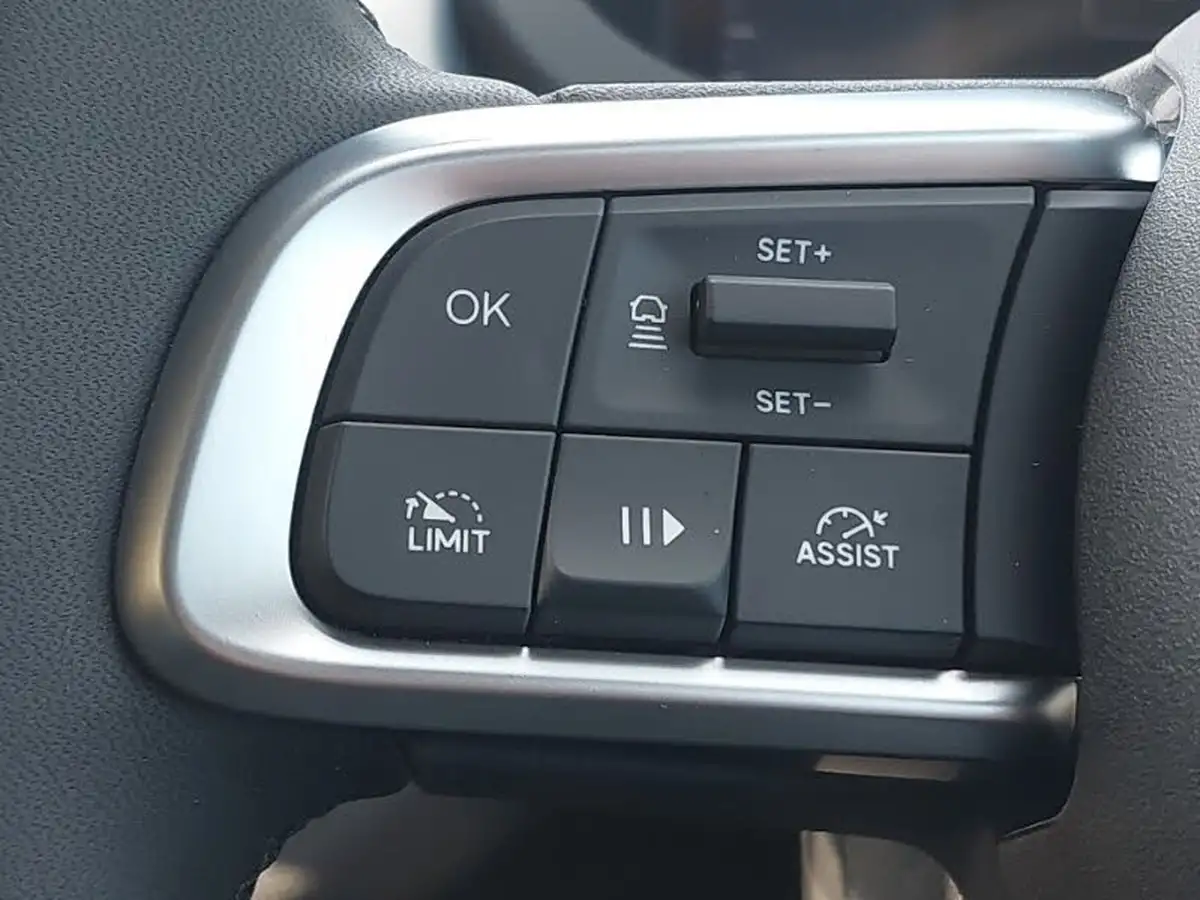 2025-jeep-avenger-12-gse-summit-big-16