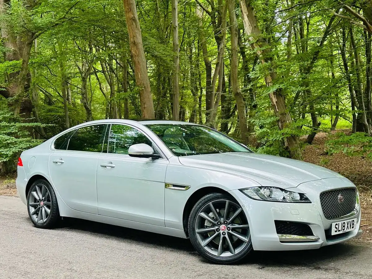 2018-jaguar-xf-20td-portfolio-240ps-awd-saloon-4d-1998cc-auto-big-0