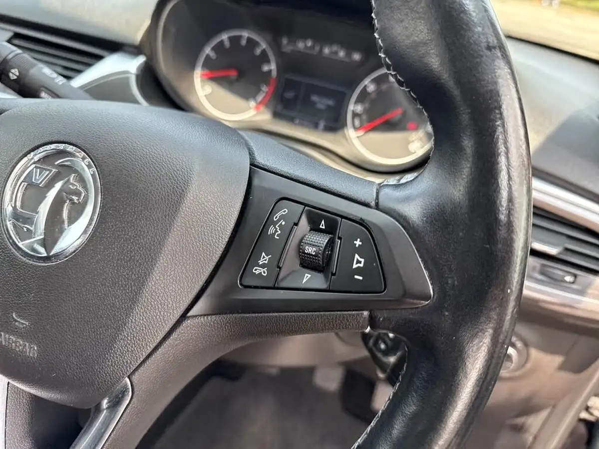 2015-vauxhall-corsa-12-excite-ac-3d-big-16
