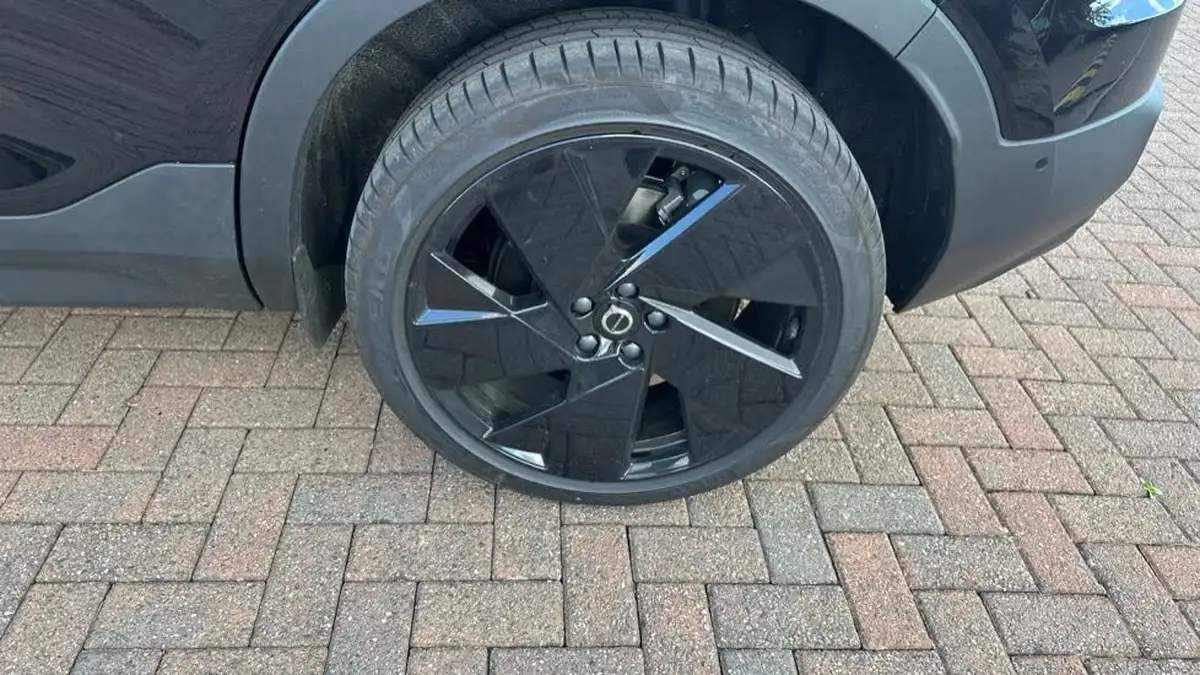 2025-volvo-ex40-e-ultra-black-edition-big-31
